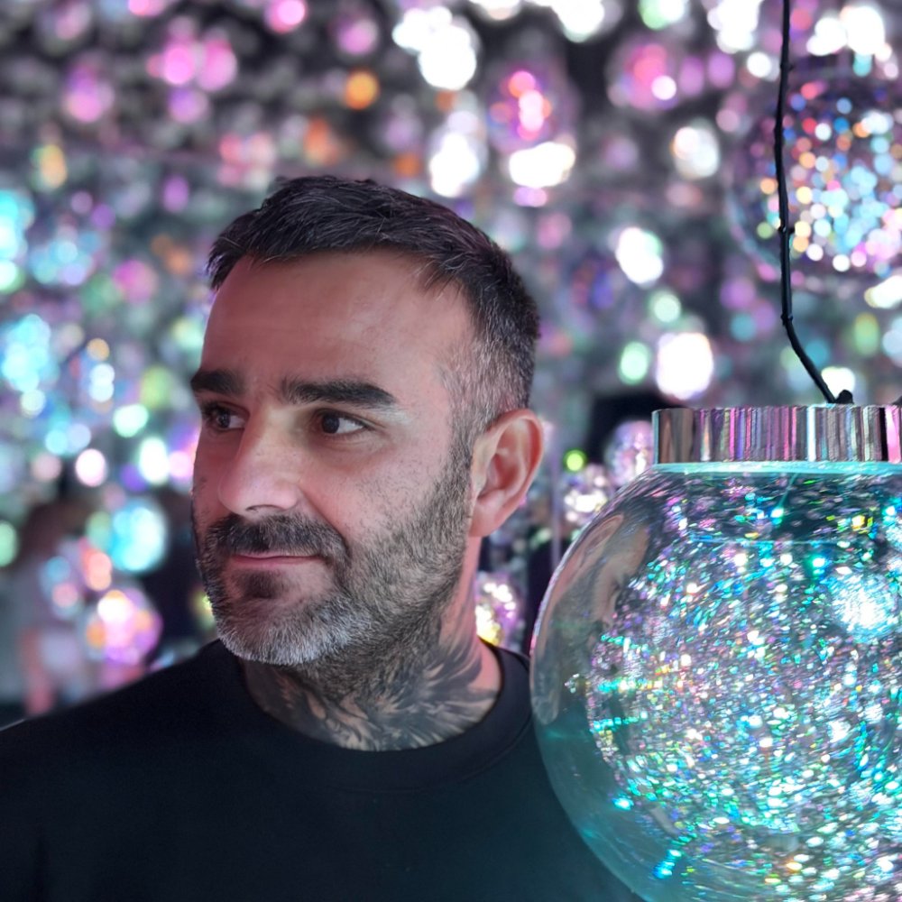 Portrait of Julien Jimenez, founder of Wardrobr